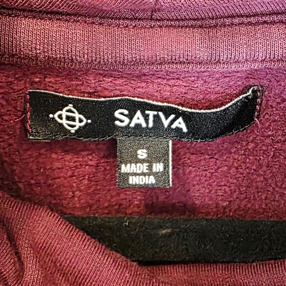 SATVA Burgundy Bell Sleeves Mock Neck Athletic Boxy Cropped Sweatshirt Size S - Picture 3 of 7